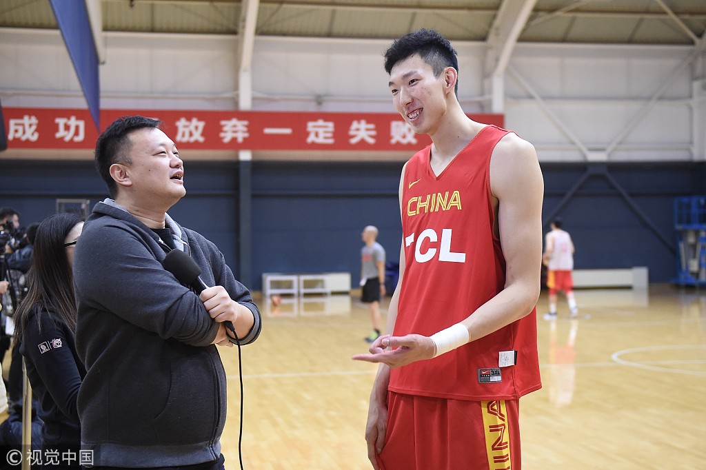 周琦谈是否签约辽宁:怎么看?站着看!