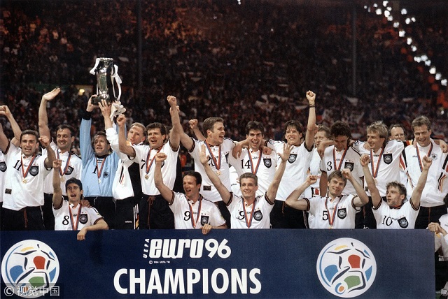1996德国捧杯.jpg