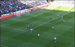 热刺小将本内特新球场首球.gif