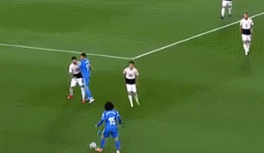 武磊拦截.gif