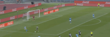 C罗抽射1.gif