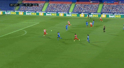 马竞 莫拉塔越位.gif