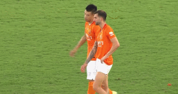卓尔赛后.gif