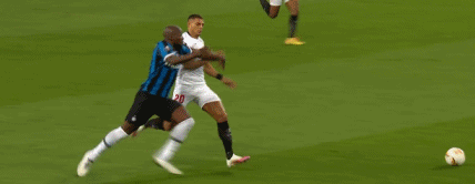 卢卡库造点1.gif
