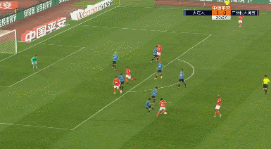 21 杨立瑜抽射.gif