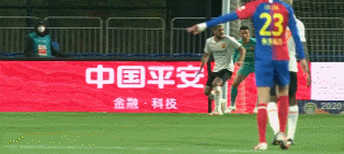 拉多尼奇错失101分钟.gif