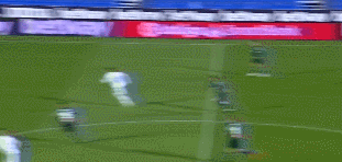 开场射门.gif