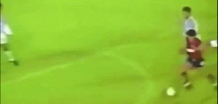 马拉多纳镜像.gif