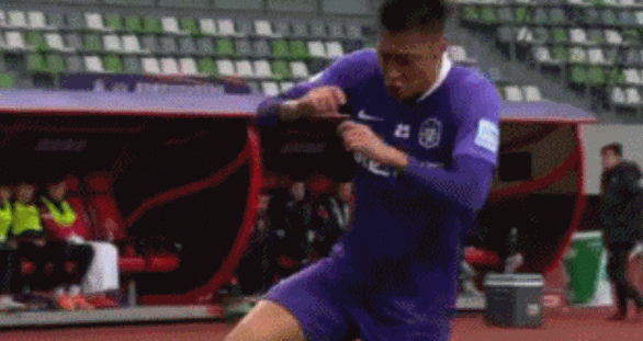 模仿C罗.gif