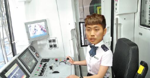 傅欢地铁.jpg