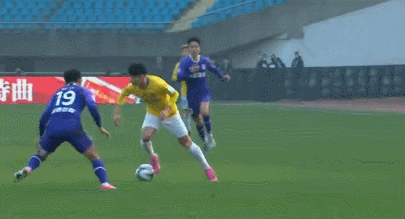 白岳峰放倒罗竞.gif