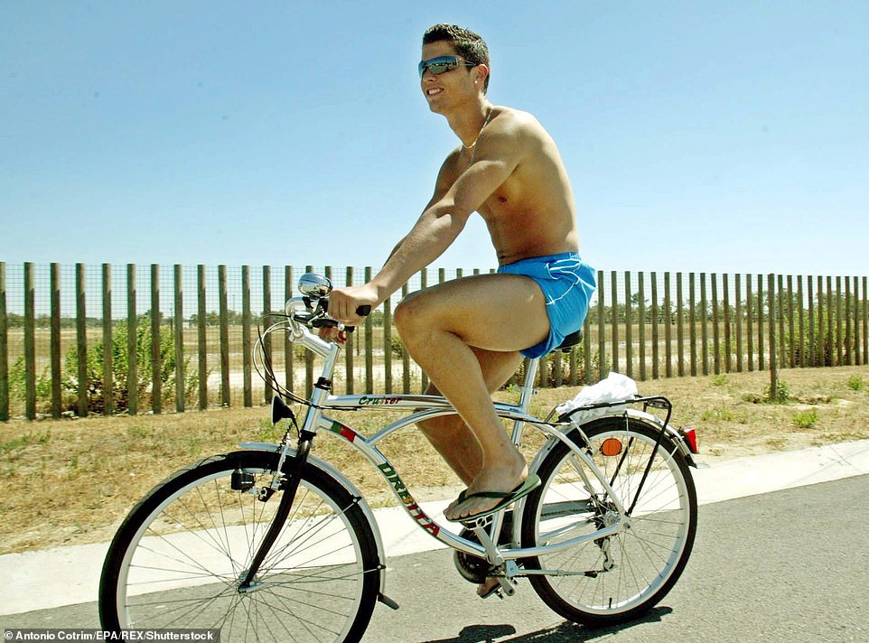 37967768-9143821-Ronaldo_shows_off_his_muscular_physique_while_riding_a_bicycle_d-a-16_1610913153146.jpg