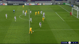 12 贝尔 孙兴慜.gif