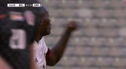 15 利瓦科维奇受伤.gif