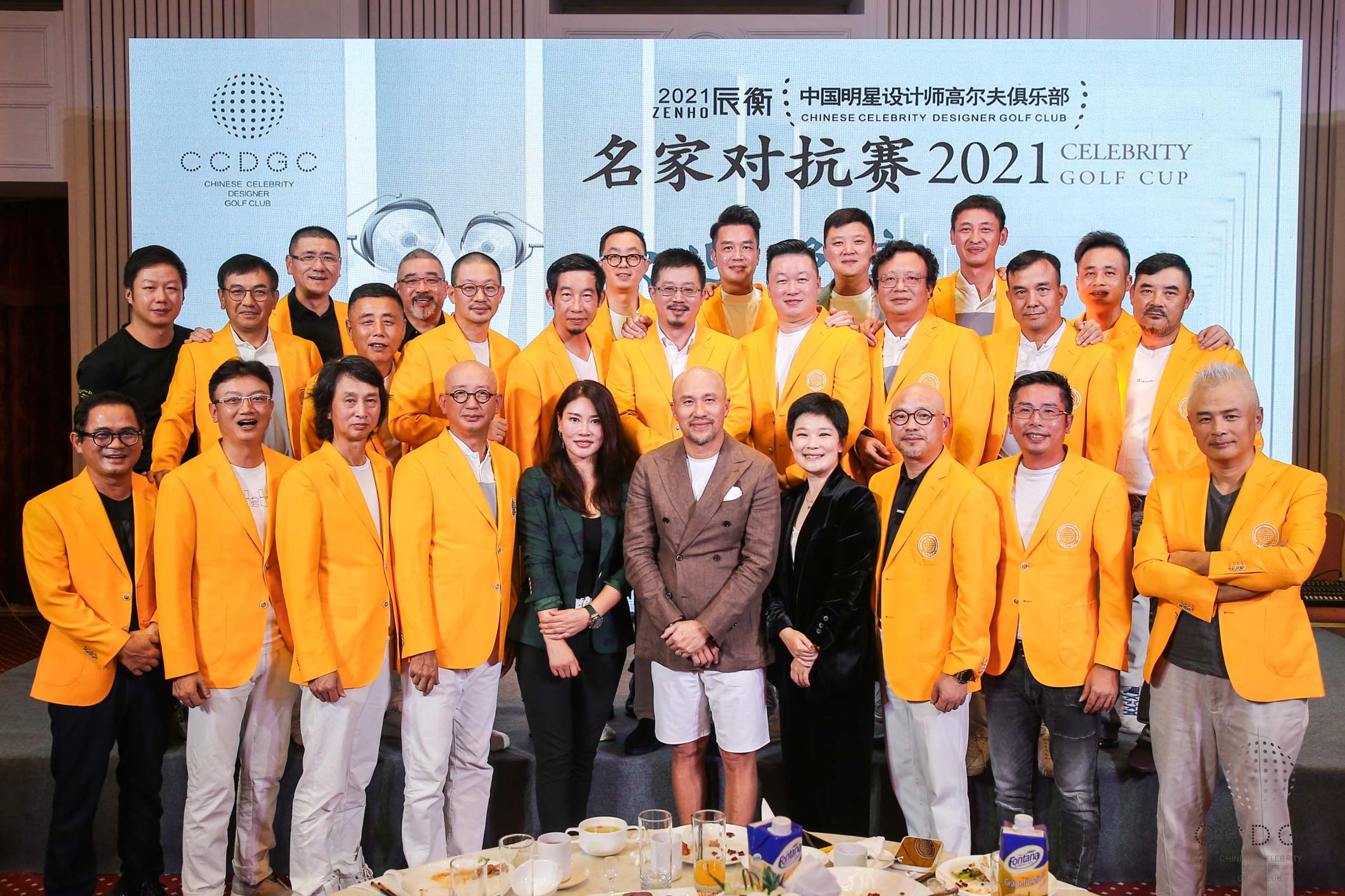中国明星设计师高尔夫俱乐部队员于9月24日的欢迎晚宴上合影.jpg