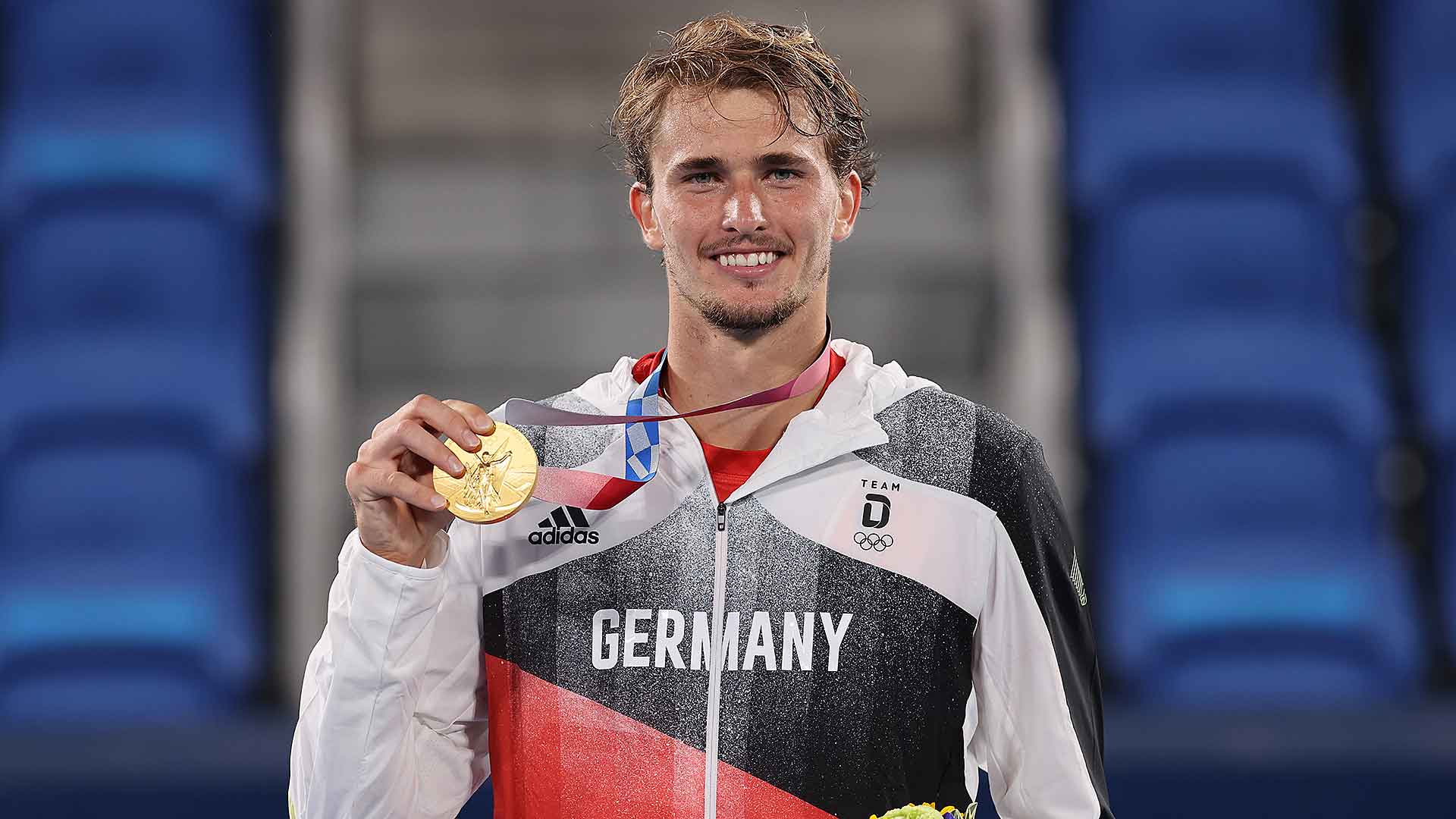 zverev-tokyo-final-medal-2021-saturday.jpg