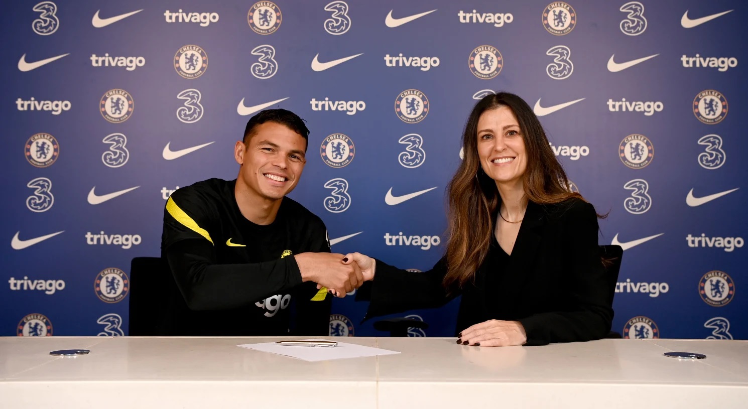 Thiago-Silva-contract-signing.jpg