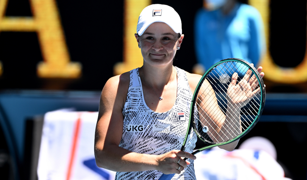 Ashleigh-Barty-leads-the-applause.jpg