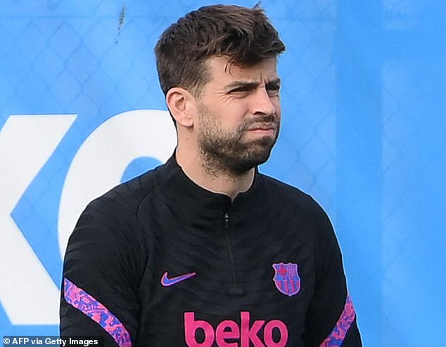 1645129355_875_Barcelona-Gerard-Pique-and-co-mocked-as-Europa-League-anthem.jpg