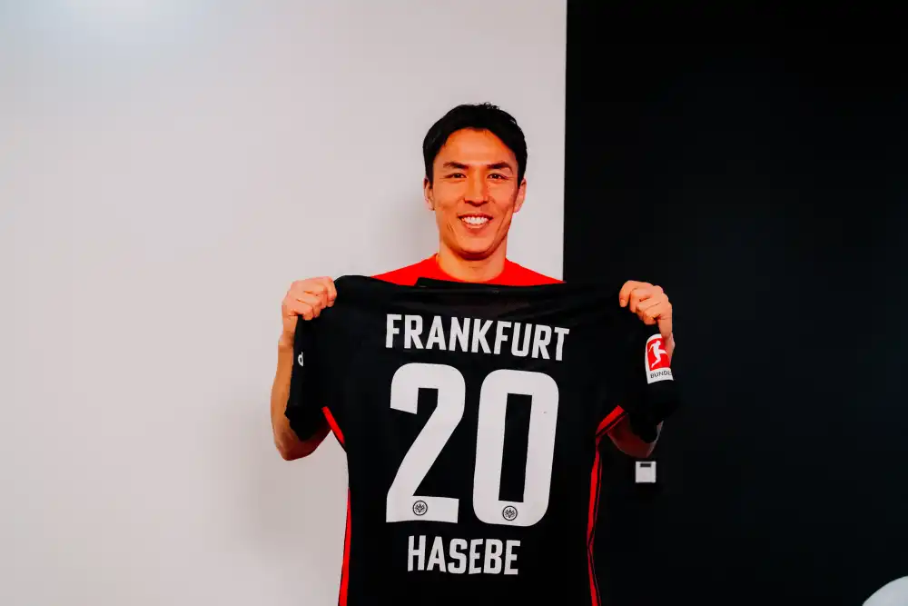 makoto_hasebe_vertragsverlaengerung_02-8df4.jpg