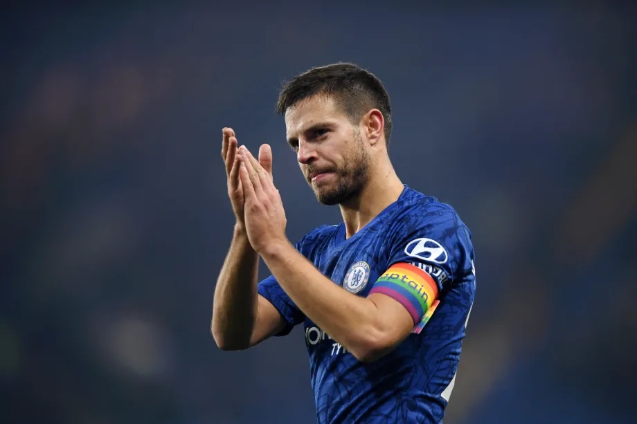 Cesar-Azpilicueta-claps-GettyImages-1191963672.jpg