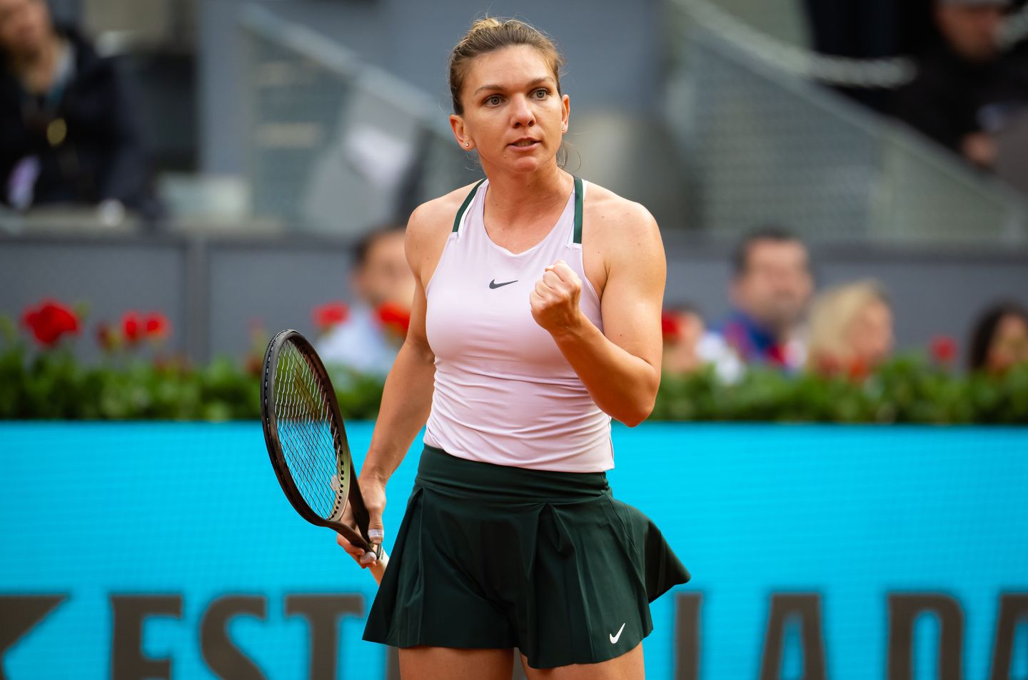 Simona_Halep_-_2022_Mutua_Madrid_Open_-_Day_3-DSC_0552_original.jpg