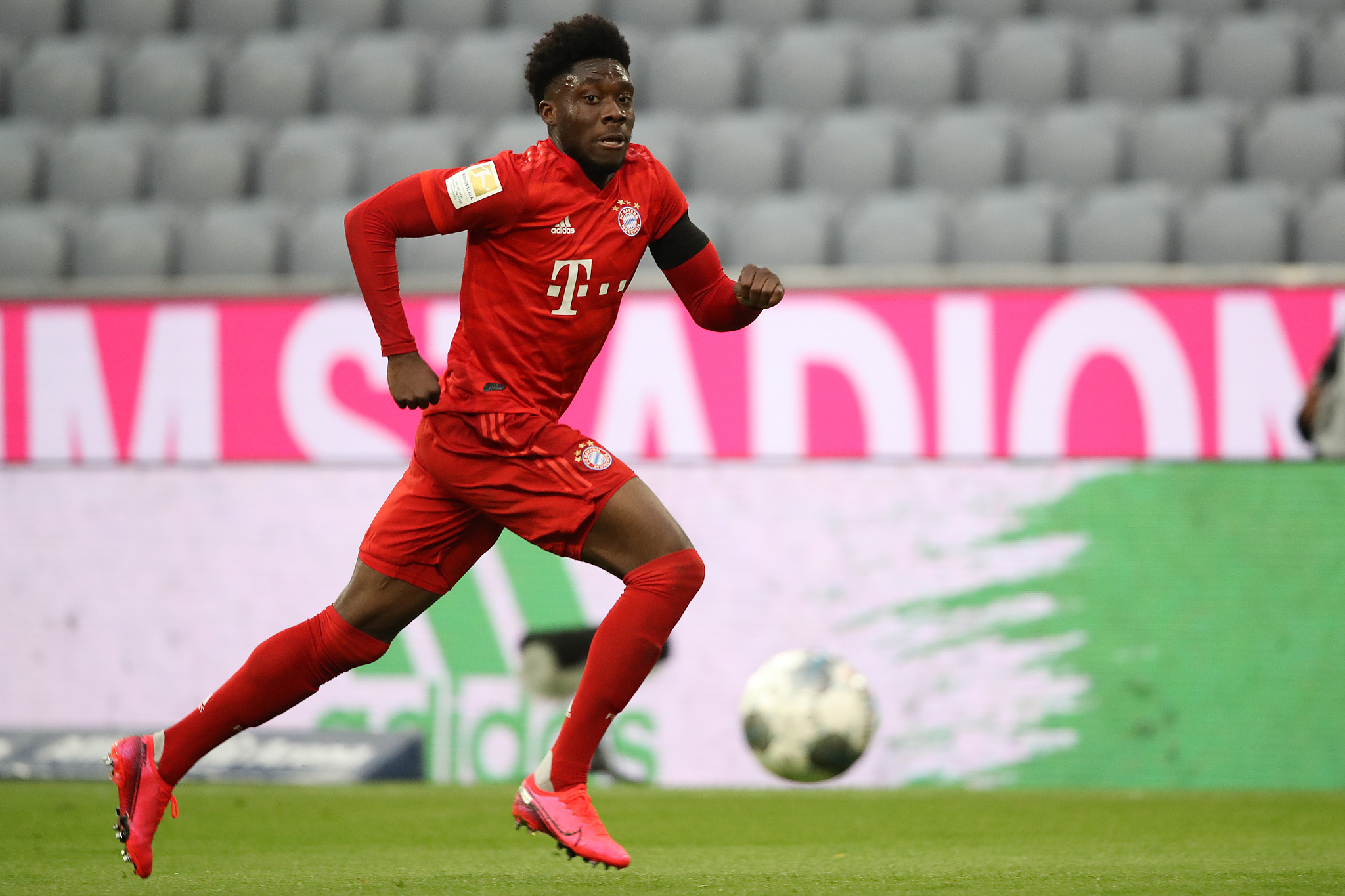 官方:阿方索-戴维斯当选德甲5月最佳新人